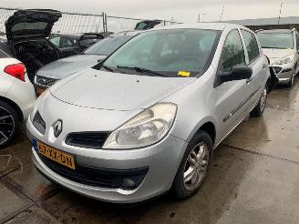 krockskadad bil auto Renault Clio  2007/10