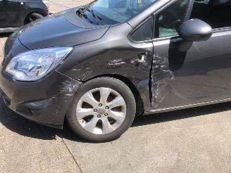 Schadeauto Opel Meriva  2011/4