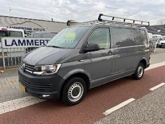 krockskadad bil bedrijf Volkswagen Transporter 2.0 TDI 110KW DSG AUTOM.  AIRCO KLIMA EURO6 2017/4