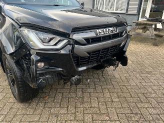 Isuzu D-Max 1.9d 120kw V-CROSS DOUBLE CAB. AUTOM. KLIMA LEER  4WD picture 14