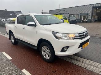 Vaurioauto  commercial vehicles Toyota Hilux 2.4 D-4D 110KW AUTOM. DOUBLE CAB.  KLIMA AIRCO 4WD 2019/8