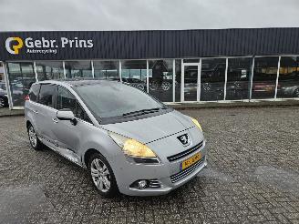 krockskadad bil auto Peugeot 5008 1.6 VTI 16V MPV  Benzine 1.598cc 88kW (120pk) FWD 2010/5
