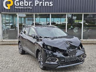 damaged passenger cars Renault Kadjar 1.3 TCE 140 FAP 16V SUV  Benzine 1.332cc 103kW (140pk) 2022/5