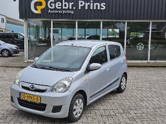 Coche accidentado Daihatsu Cuore 1.0 12V DVVT Hatchback  Benzine 998cc 51kW (69pk) FWD 2009/1