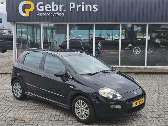 Vaurioauto  passenger cars Fiat Punto 0.9 TwinAir Turbo 100 Hatchback  Benzine 875cc 74kW (101pk) FWD 2015/9