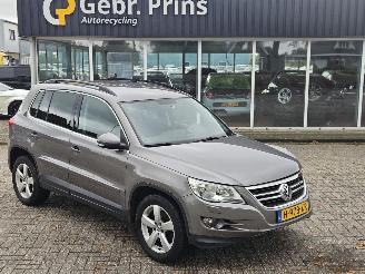 Damaged car Volkswagen Tiguan 1.4 TSI 16V 4Motion SUV  Benzine 1.390cc 110kW (150pk) 4x4 2009/4