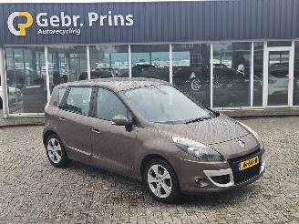 Auto incidentate Renault Mégane Scénic 1.4 16V TCe 130 MPV  Benzine 1.397cc 96kW (131pk) FWD 2010/1