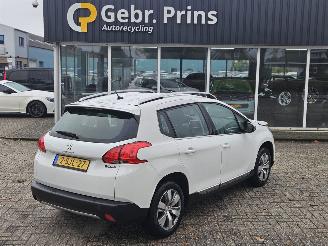 Voiture accidenté Peugeot 2008 1.2 Vti 12V PureTech 82 MPV  Benzine 1.199cc 60kW (82pk) FWD 2013/10