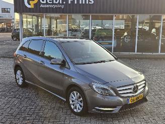 skadebil auto Mercedes B-klasse 1.6 B-180 BlueEFFICIENCY Turbo 16V Hatchback  Benzine 1.595cc 90kW (122pk) FWD 2012/5