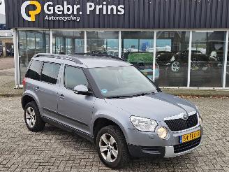 damaged passenger cars Skoda Yeti 1.2 TSI 16V SUV  Benzine 1.197cc 77kW (105pk) FWD 2011/2