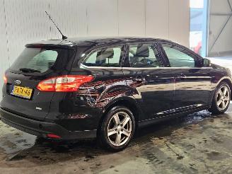 uszkodzony samochody osobowe Ford Focus 1.6 TDCi ECOnetic Combi/o  Diesel 1.560cc 77kW (105pk) 2013/7