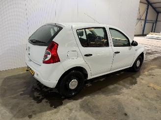 krockskadad bil auto Dacia Sandero 1.2 16V Hatchback  Benzine 1.149cc 55kW (75pk) FWD 2011/11