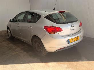Vaurioauto  passenger cars Opel Astra 1.7 CDTi 16V 110 Hatchback 4Dr Diesel 1.686cc 81kW (110pk) FWD 2011/9