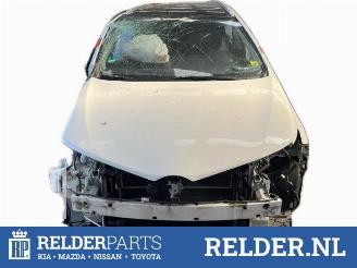 Coche siniestrado Toyota Auris Touring Sports Auris Touring Sports (E18), Combi, 2013 / 2018 1.8 16V Hybrid 2014/6