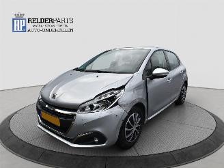 Damaged car Peugeot 208 1.2 VVTI 2016/9
