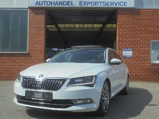 Coche accidentado Skoda Superb 2.0 TDI Ambition Business, Panorama, Navi, DAB+, Climate & Cruise 2016/9