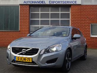 krockskadad bil auto Volvo V-60 D6 AWD Pug-in Hybride, 158kw, Leer, Navi, Schuifdak 2012/12