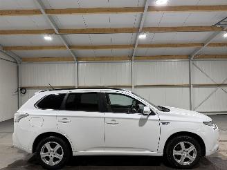 uszkodzony samochody osobowe Mitsubishi Outlander 2.0 PHEV 89kW Automaat Instyle 2014/5