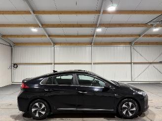 krockskadad bil auto Hyundai Ioniq 1.6GDi 77kW Automaat Schuifkantel Premium 2018/7