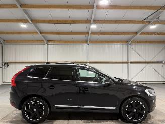 Unfallwagen Volvo Xc-60 2.4D5 162kW Automaat Pano R-Design 2017/2