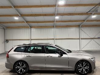 Vaurioauto  passenger cars Volvo V-60 2.0T5 184kW Automaat  R-Design 2019/1