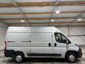 Vaurioauto  commercial vehicles Peugeot Boxer 330 2.2BlueHDI 103kW L2H2 Premium 2021/6