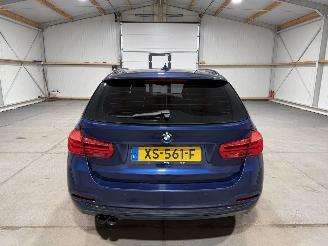 BMW 3-serie 320i 135kW Automaat Luxury Edition picture 7