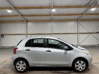 krockskadad bil auto Toyota Yaris 1.0VVTi 51kW Airco Terra 2006/3