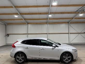 Voiture accidenté Volvo V-40 1.5T3 112kW Automaat Nordic+ 2017/11