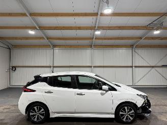 damaged passenger cars Nissan Leaf 40kWh 110kW Automaat Acenta 2020/9