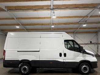 skadebil bedrijf Iveco Daily 2.3D 101kW Automaat Clima Camera H3 2022/2