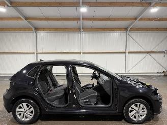 Vaurioauto  passenger cars Volkswagen Polo 1.0TSI 81kW Automaat Business 2023/2