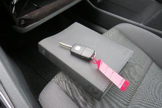 Volkswagen Golf 1.6 Optive 5 Drs  193.000km nap Airco Sportstoelen picture 12