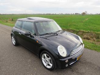 Auto incidentate Mini Mini COOPER 1.6 116pk Airco  2005  [ schadevrij top staat  schuifdak 2005/10