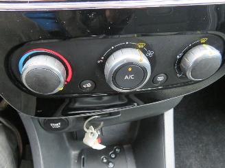 Renault Clio 0.9 TCe Zen 2019  Navigatie Airco   [ parkeerschade Bumper picture 12