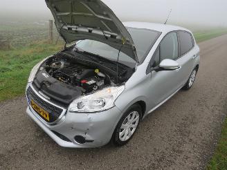 Peugeot 208 1.2 VTI 82PK  126.000km Nap 5Drs Airco  2013 picture 11