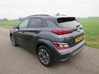 Schadeauto Hyundai Kona 39 kw Automaat Hybride  Elektrisch 2021  40.000km Camera Navigatie  stoelverwarmig  nieuwstaat 2021/9