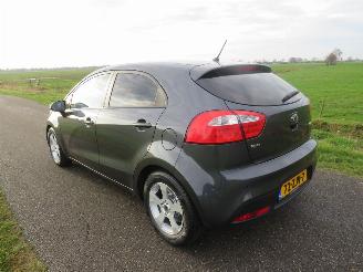 Auto incidentate Kia Rio Kia Rio 1.2 CVVT Design Edition 86pk Navigatie Airco  2013 5drs 2013/8