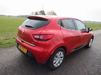 Schadeauto Renault Clio Renault Clio 0.9 TCe 90pk Limited Airco Navigatie  2017 2017/5