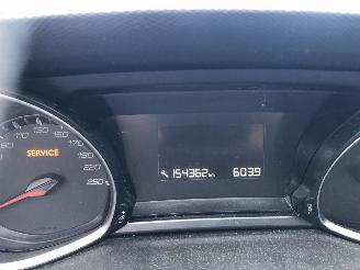 Peugeot 308 308 SW 1.2 PureTech Blue Lease Executive picture 16