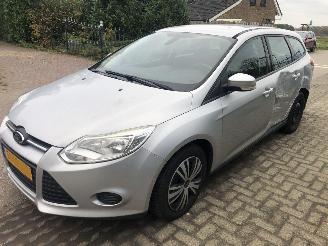 Avarii autoturisme Ford Focus Focus Wagon 1.0 EcoBoost Trend 2013/3