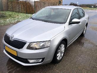 damaged passenger cars Skoda Octavia Octavia 1.6 TDI Ambition Businessline 2013/6