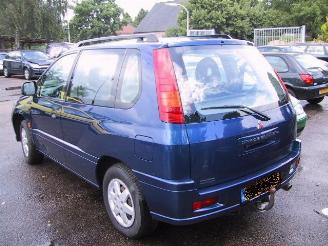 uszkodzony samochody osobowe Mitsubishi Space-runner 2.0glx 2000/8