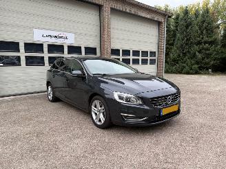 Vaurioauto  passenger cars Volvo V-60 2.4 D6 Plug-In Hybrid Automaat Schuifdak NAP ! 2013/12