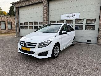 skadebil auto Mercedes B-klasse 220d Ambition Automaat Navi Cruise NAP ! 2019/1