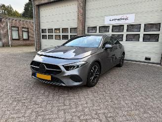 Schadeauto Mercedes A-klasse 180 Business Line Automaat Navi Clima NAP ! 2023/4