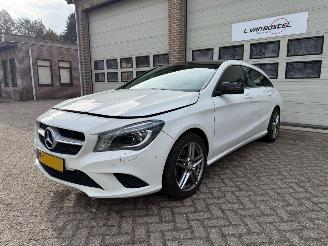  Mercedes Cla-klasse 200 AMG Line Automaat Pano Navi 86076 Km ! 2015/9