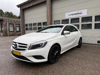Schadeauto Mercedes A-klasse 180 Prestige Automaat Navi Cruise 2014/11
