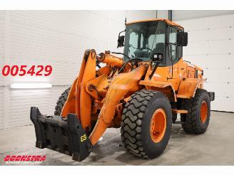 Vaurioauto  machines Toyota  DL250 Wiellader Airco BY 2011 2011/1