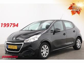 Damaged car Peugeot 208 1.0 PureTech Access 5-DRS Airco Cruise 2015/11